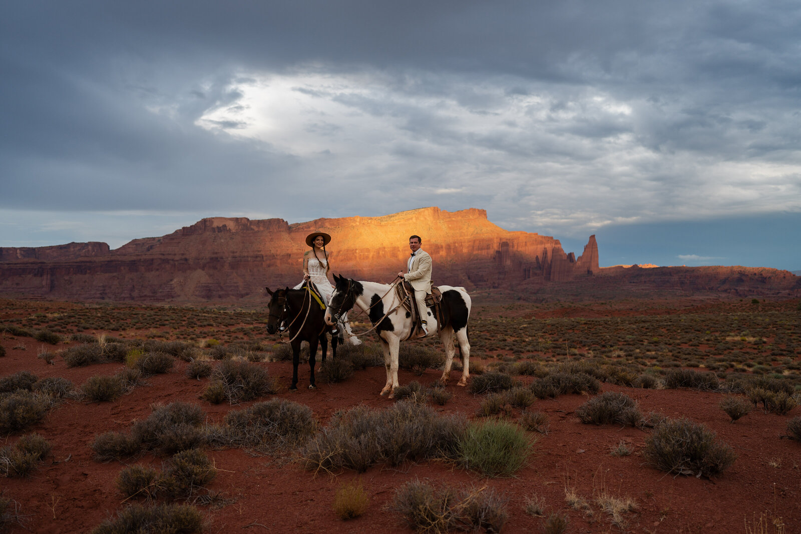 moab-utah-horseback-riding-elopement