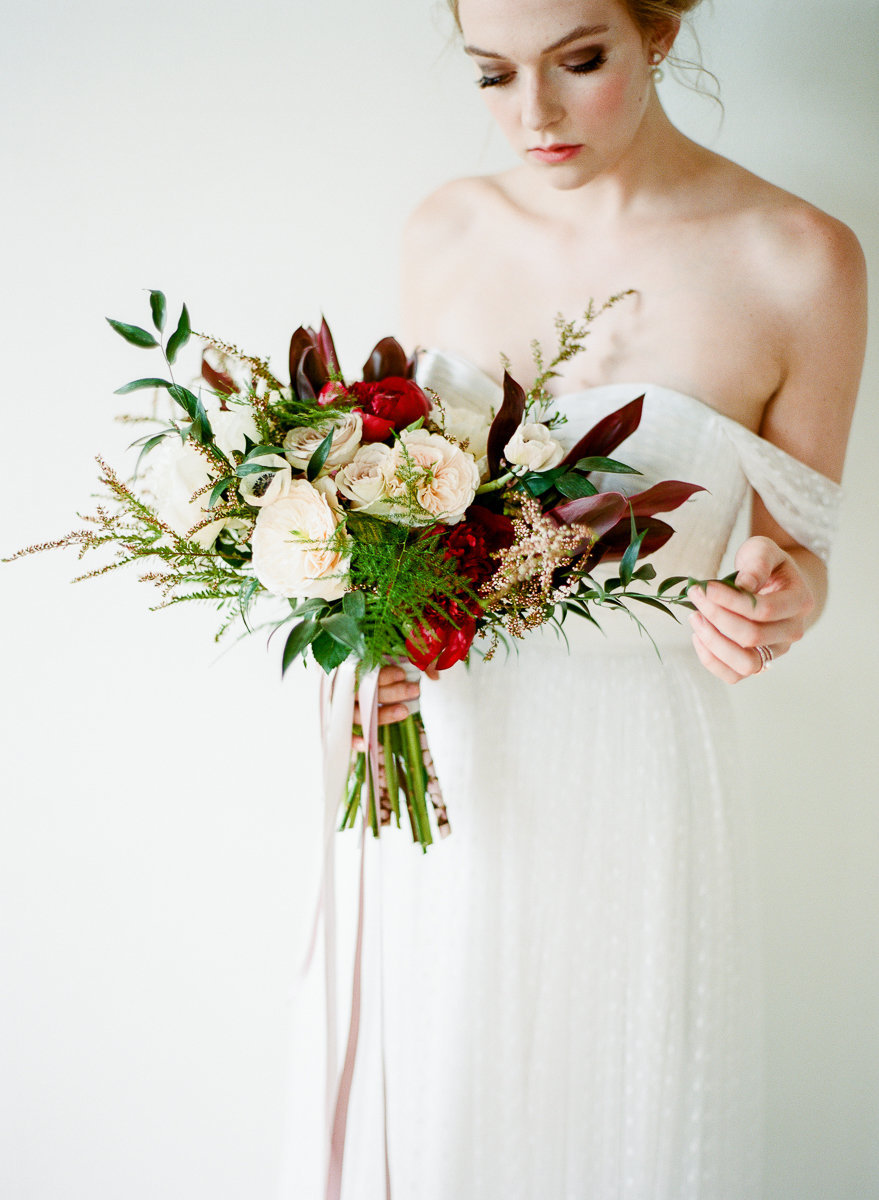 modern-bride-milwaukee-wisconsin-florist-bouquet-design