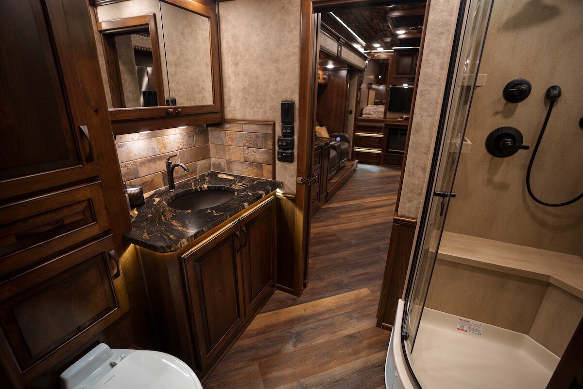 luxury-horse-trailer-11