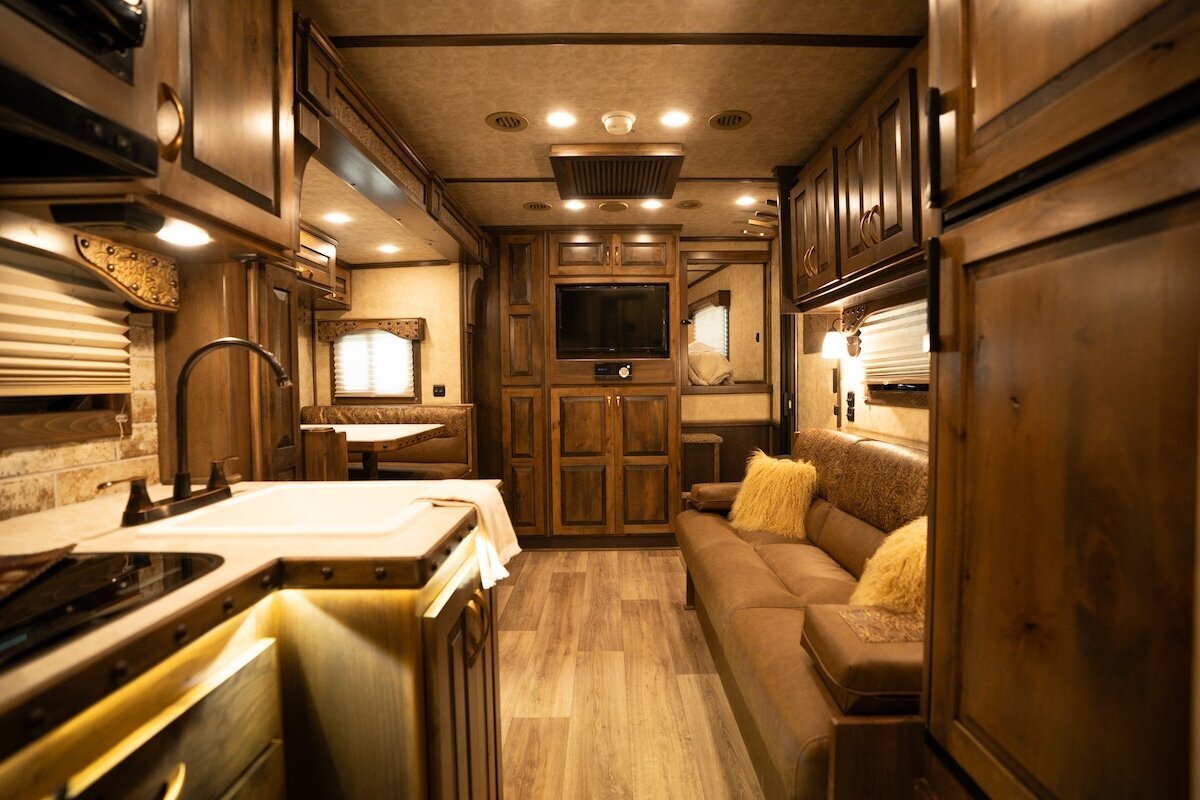 luxury-horse-trailer-65