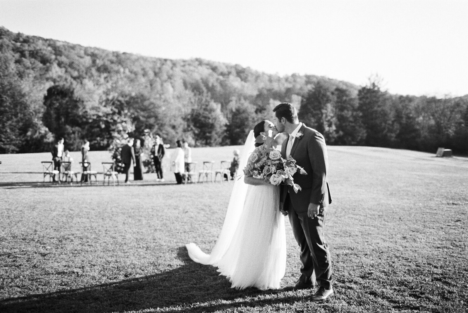 Morgan_Riley_Wedding_Tennessee_Farmhouse_KNoxville_Abigail_Malone_Photography-298
