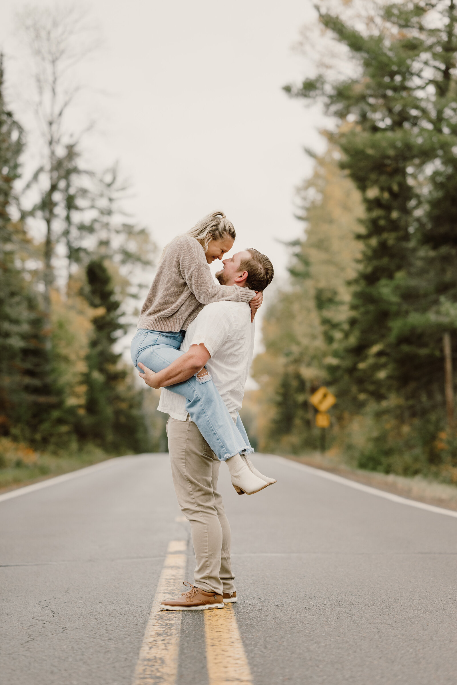 Fall engagement poses inspiration - man lift woman and wiggle their noses