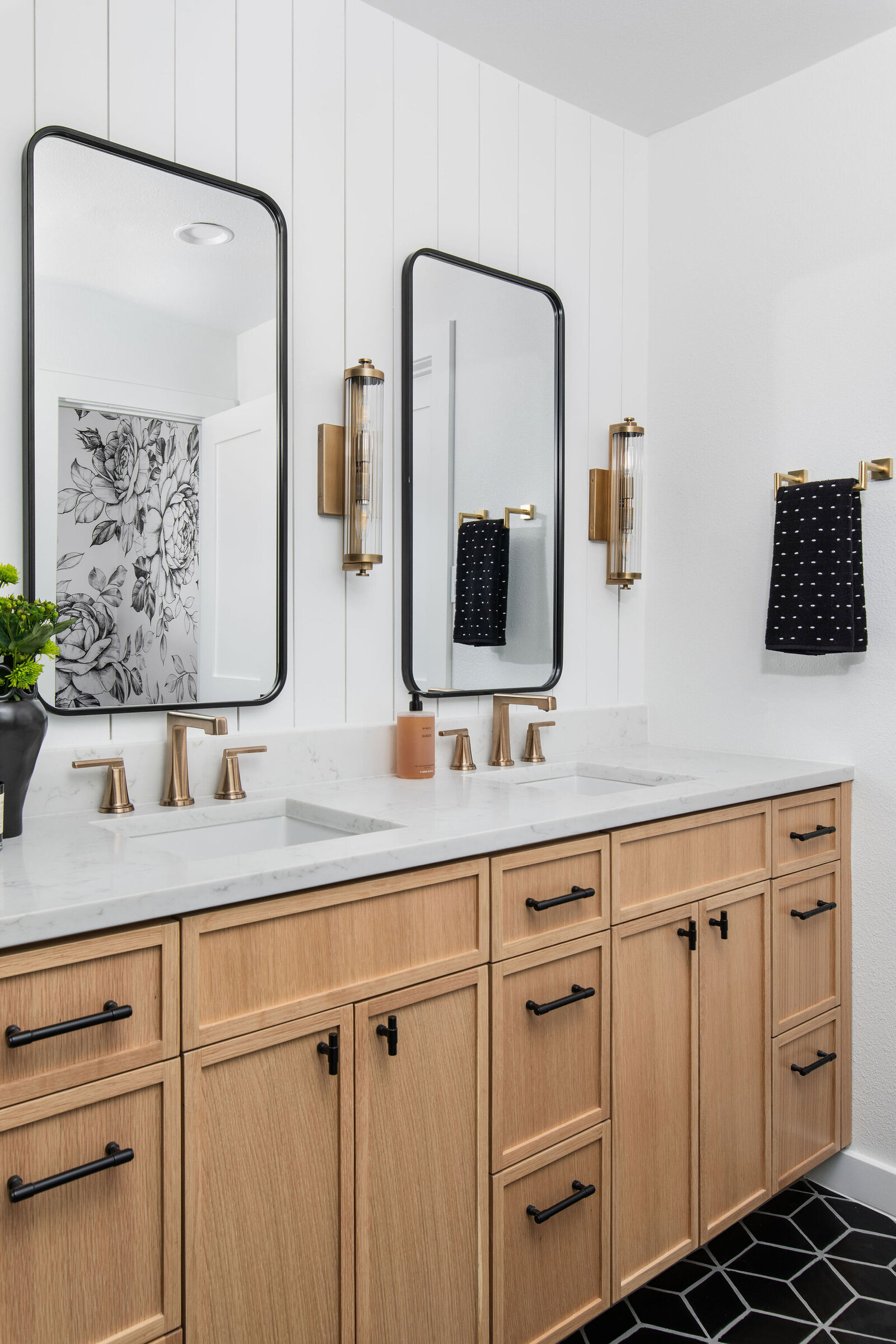 Black+white+bathroom+design+oak+vanity+nueal+designs