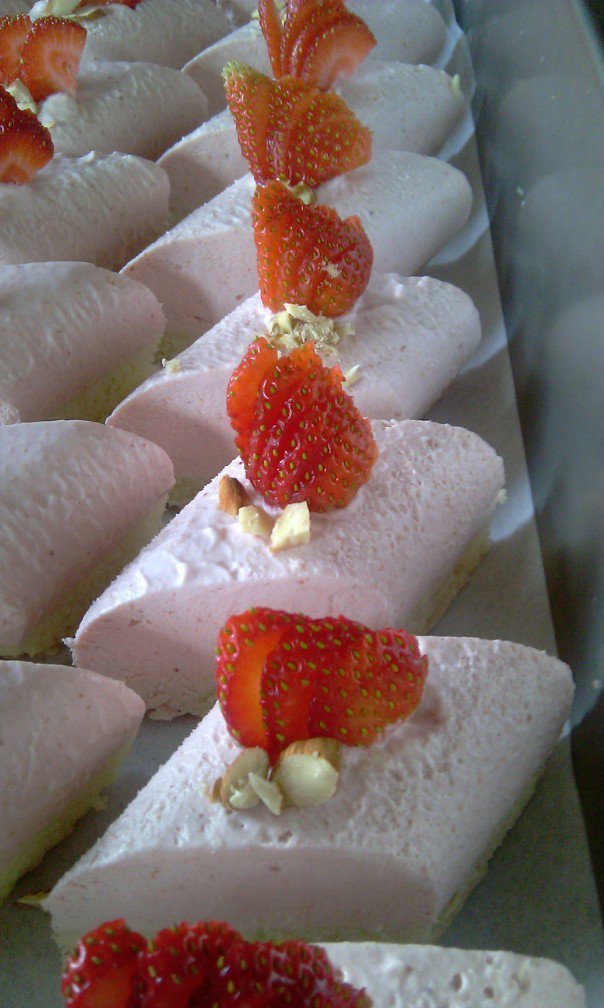 Strawberry mousse & Lemon Poppy Seed Cake