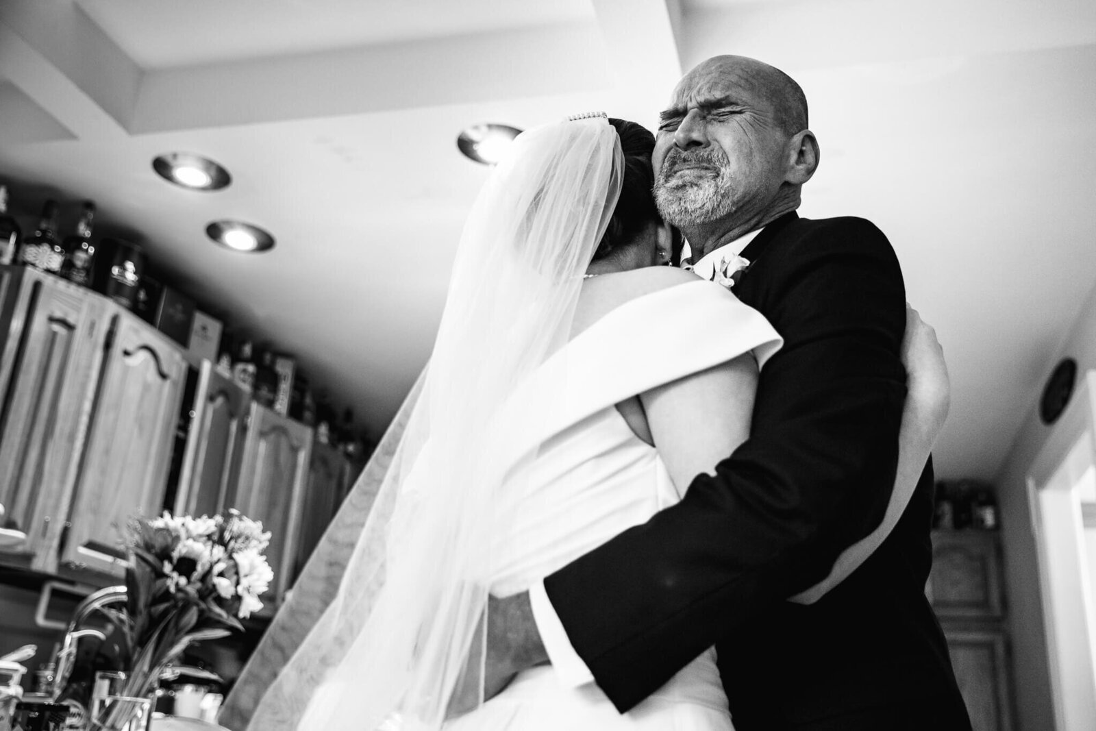 bride-father-first-look-at-home-wedding