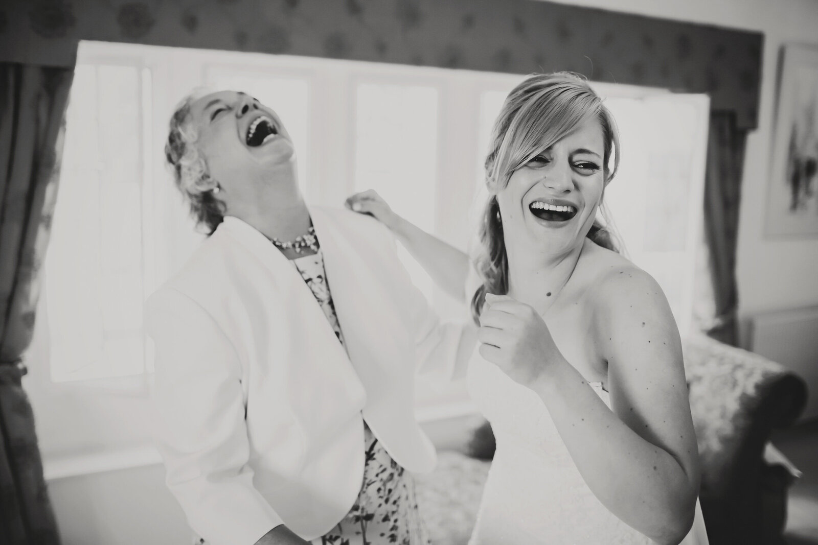 WP-GREYFRIARS-WEDDING-GETTING-READY-LAUGHING-BRIDE-BLACK-AND-WHITE_0026