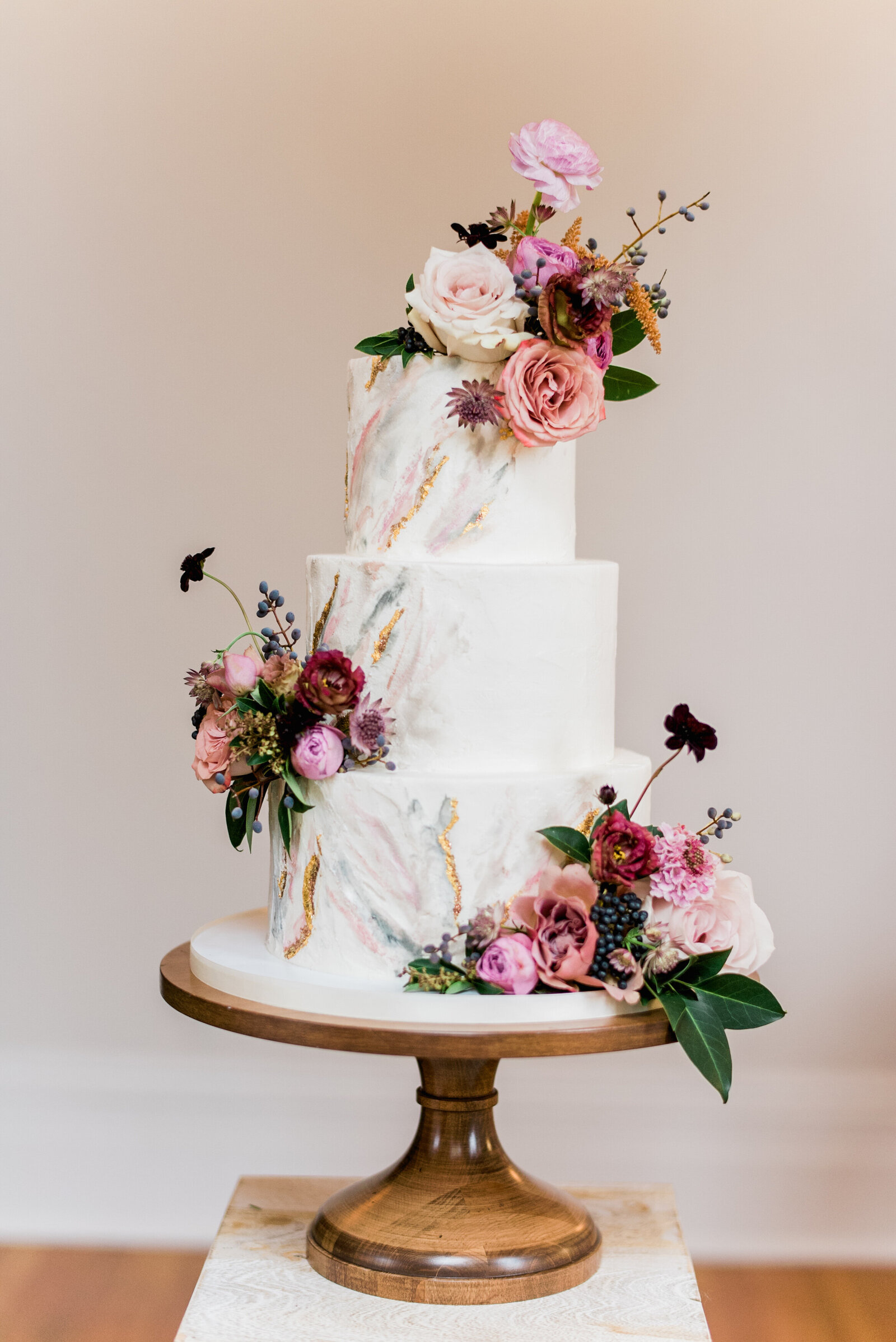 Modern-Wedding-Cake-Ashley-Cakes-59-AJ-Dunlap-Photography