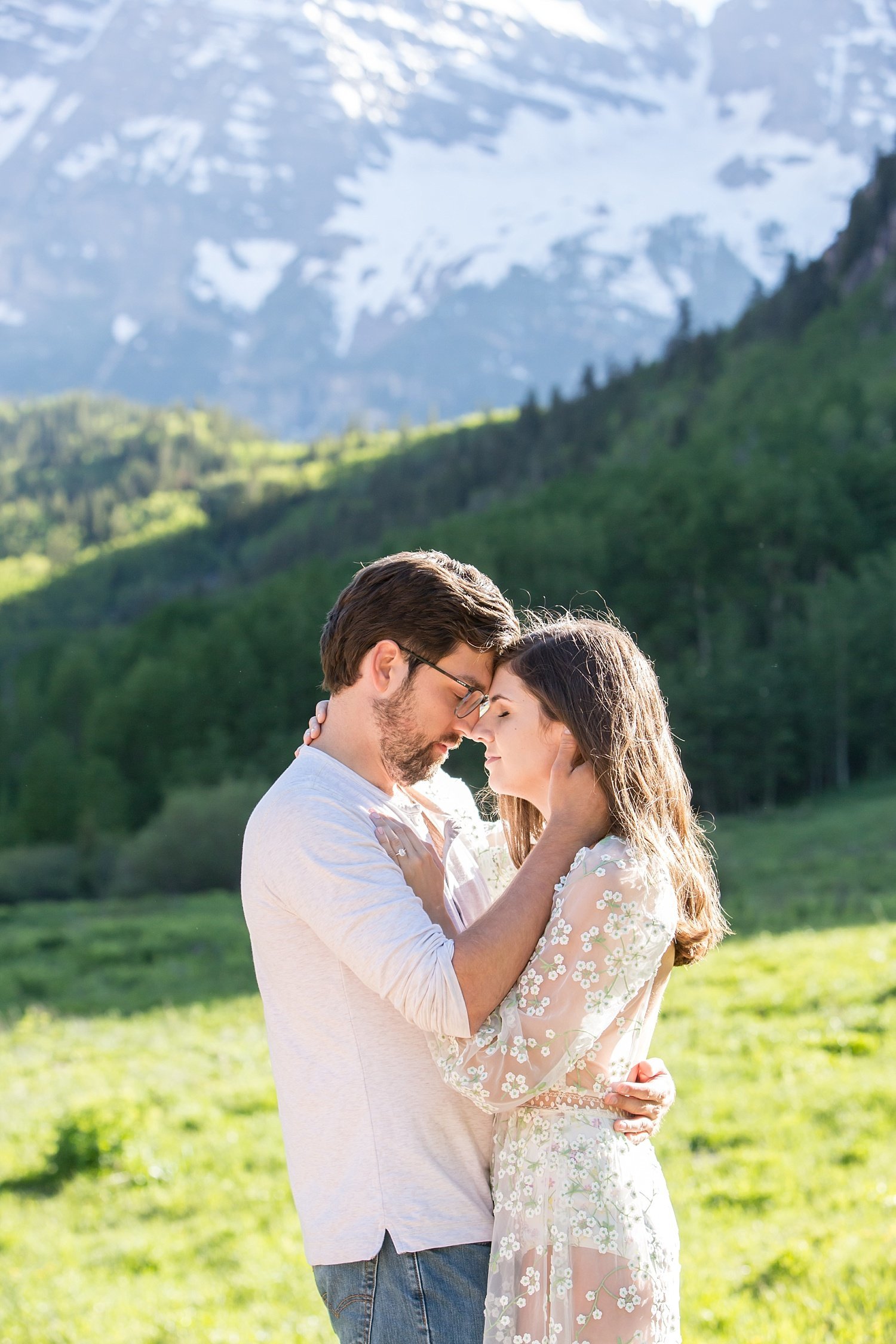 Colorado photographer capturing engagement photos at Maroon Bells