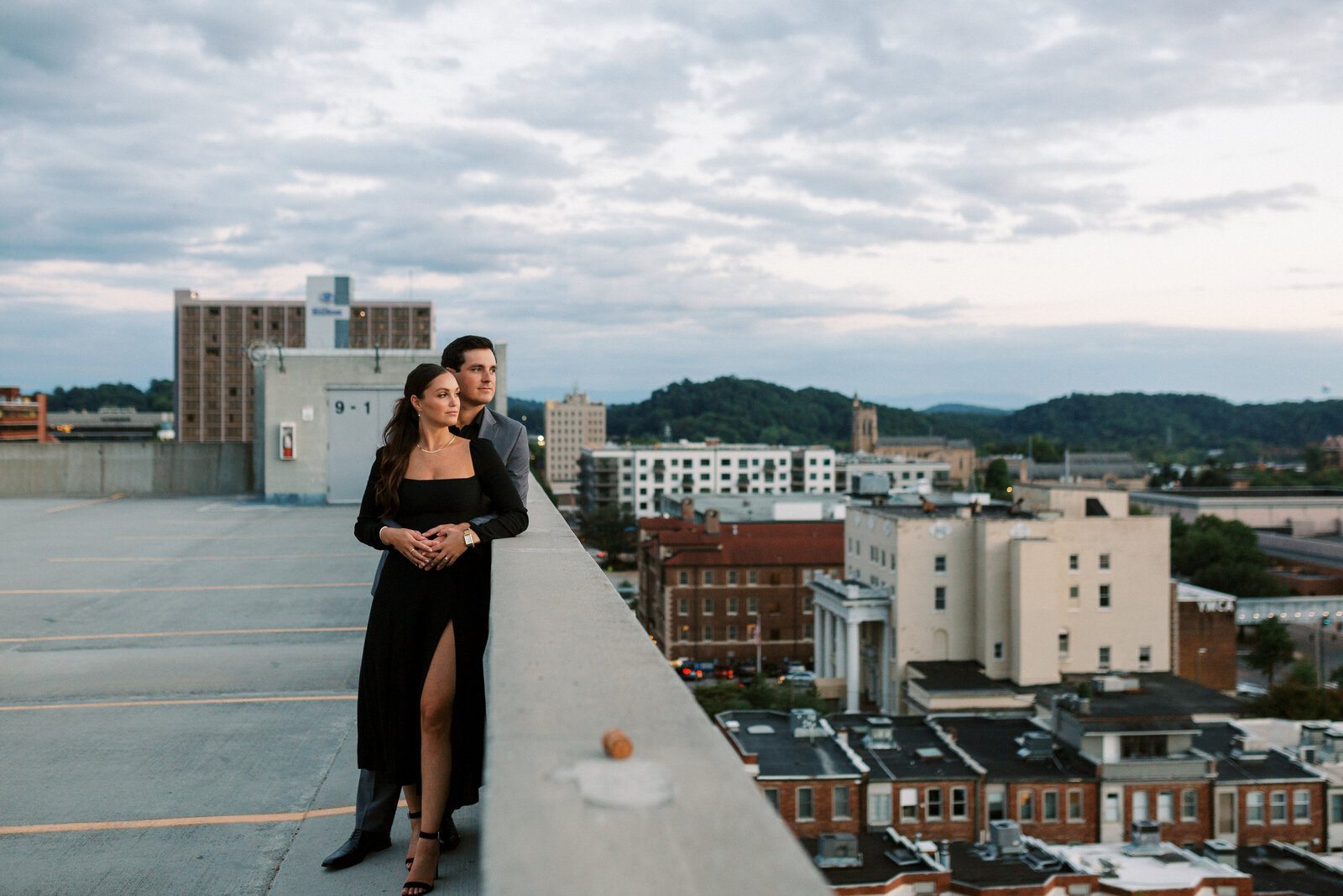 mariah_rock_photography_classic_timeless_wedding_photographer_knoxville_tennessee_chattanooga_tennessee_destination_travel_fine_art_high_end_luxury_wedding_engagement_elopement_photo_black_white_elegant_traveling_travel_city