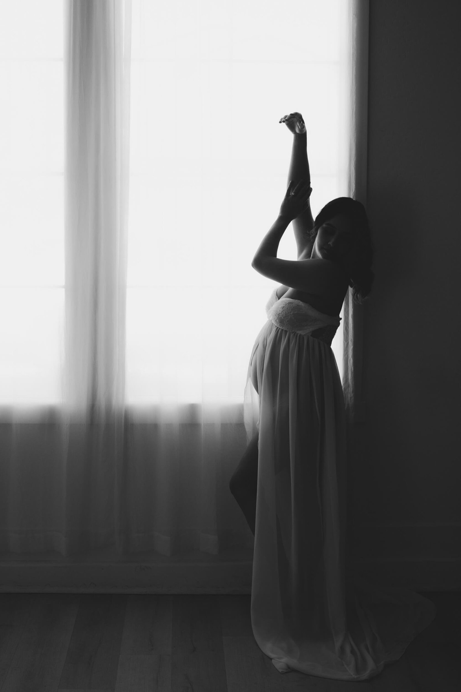 moody maternity photography