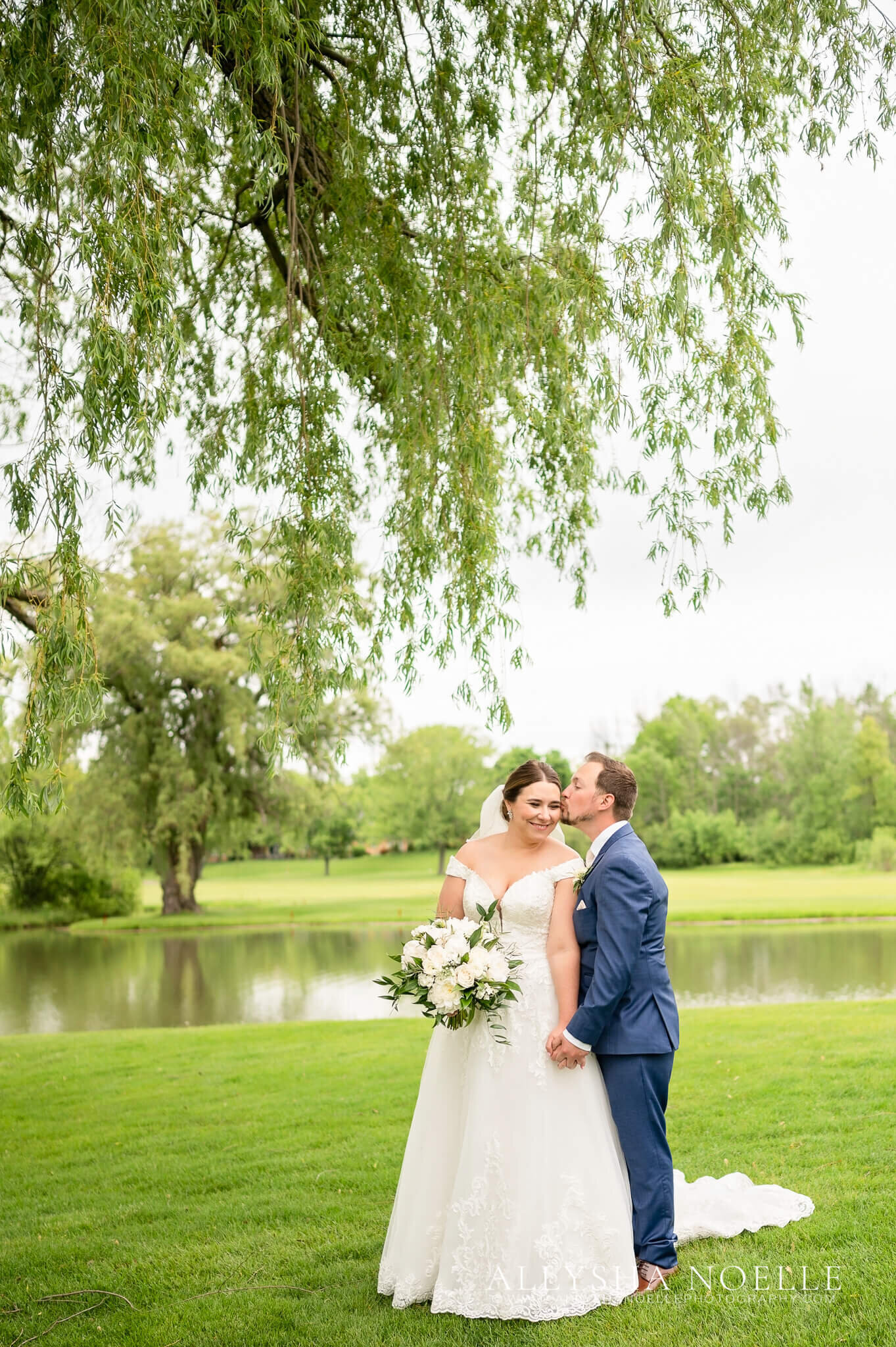 Wedding-at-River-Club-of-Mequon-373