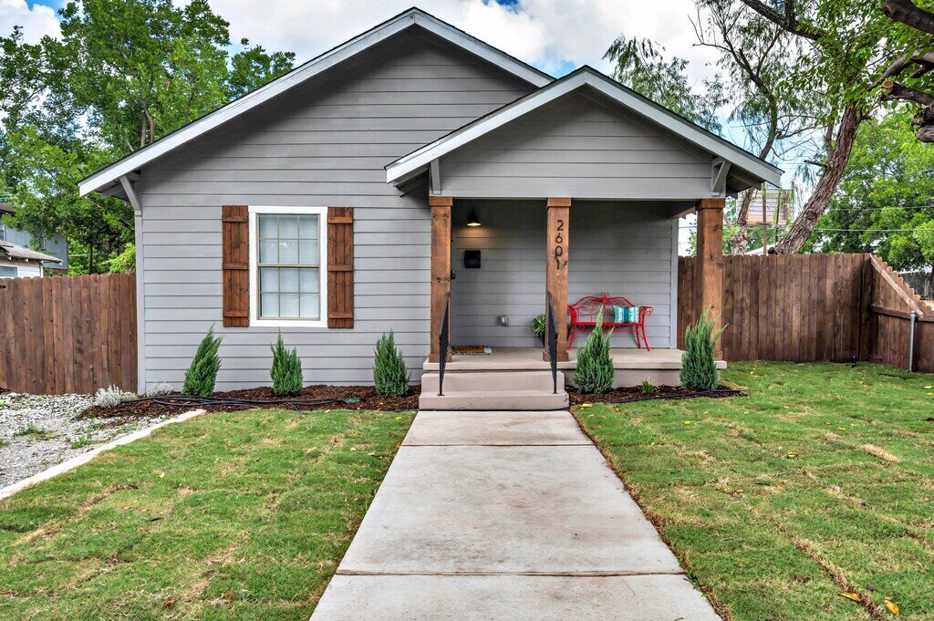 Two-bedroom, one-bathroom vacation rental house for five located just 5 minutes from Magnolia, Baylor, and all things downtown Waco.
