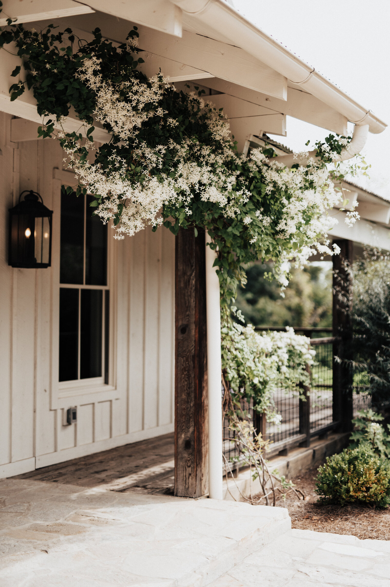 exterior-floral-detail-ohio-wedding-venue
