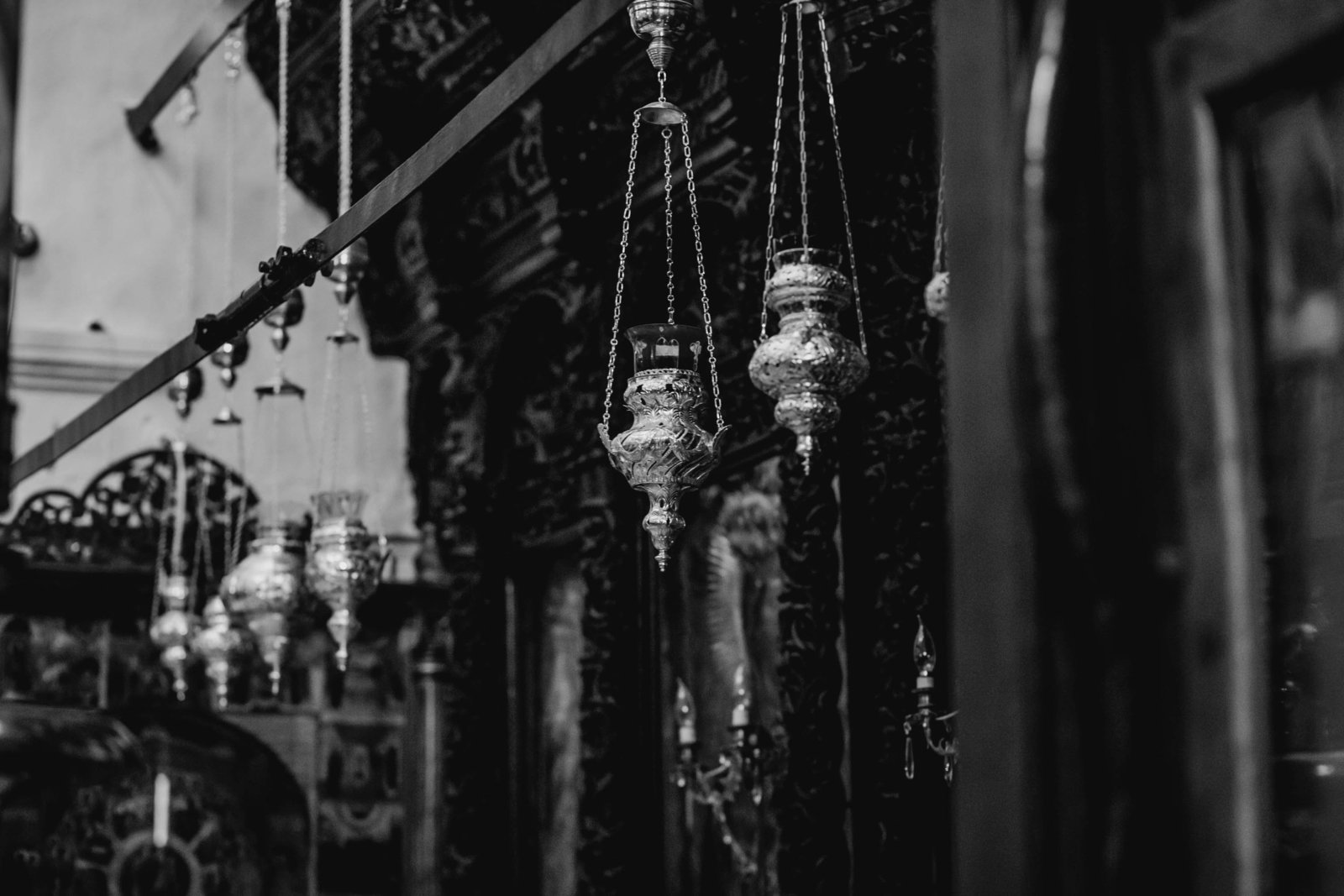 hanging-lantern-church-pyrgos-destination-travel-santorini-wedding-kate-timbers-photo-2696