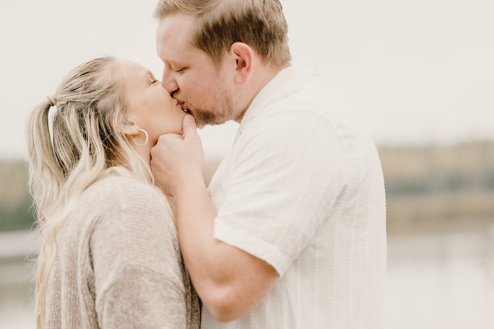 Dreamy and cozy couples portraits poses in Northern Minnesota