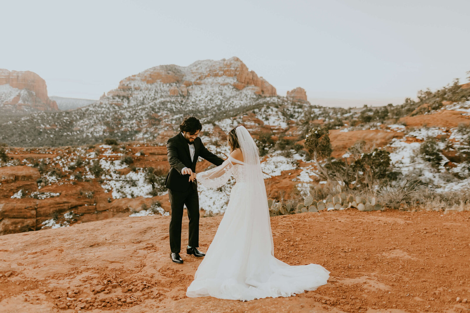 Cathedral-Rock-Elopement-Sedona-OliviaHopePhotography--5