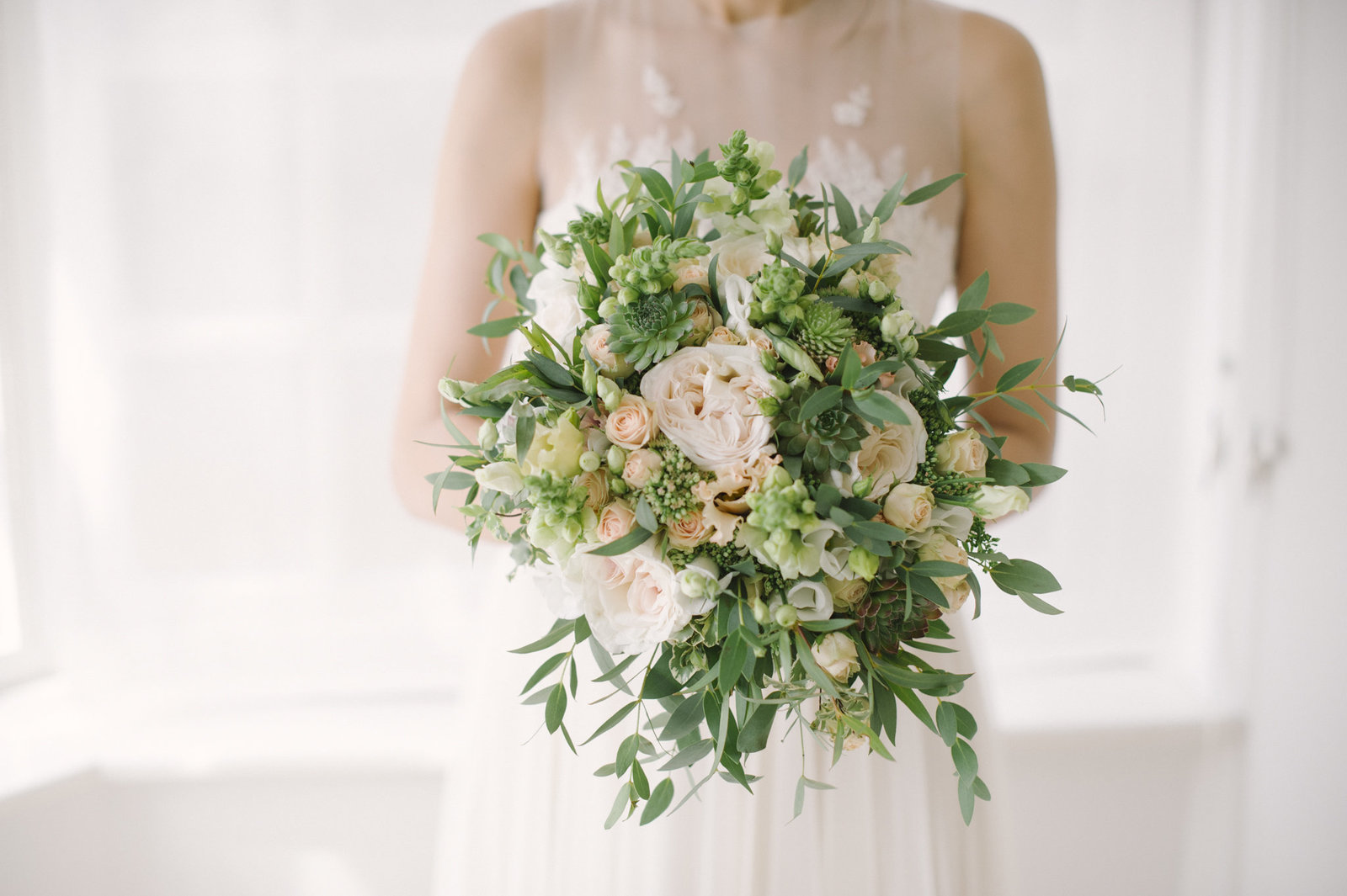 drashta bride succulent bouquet