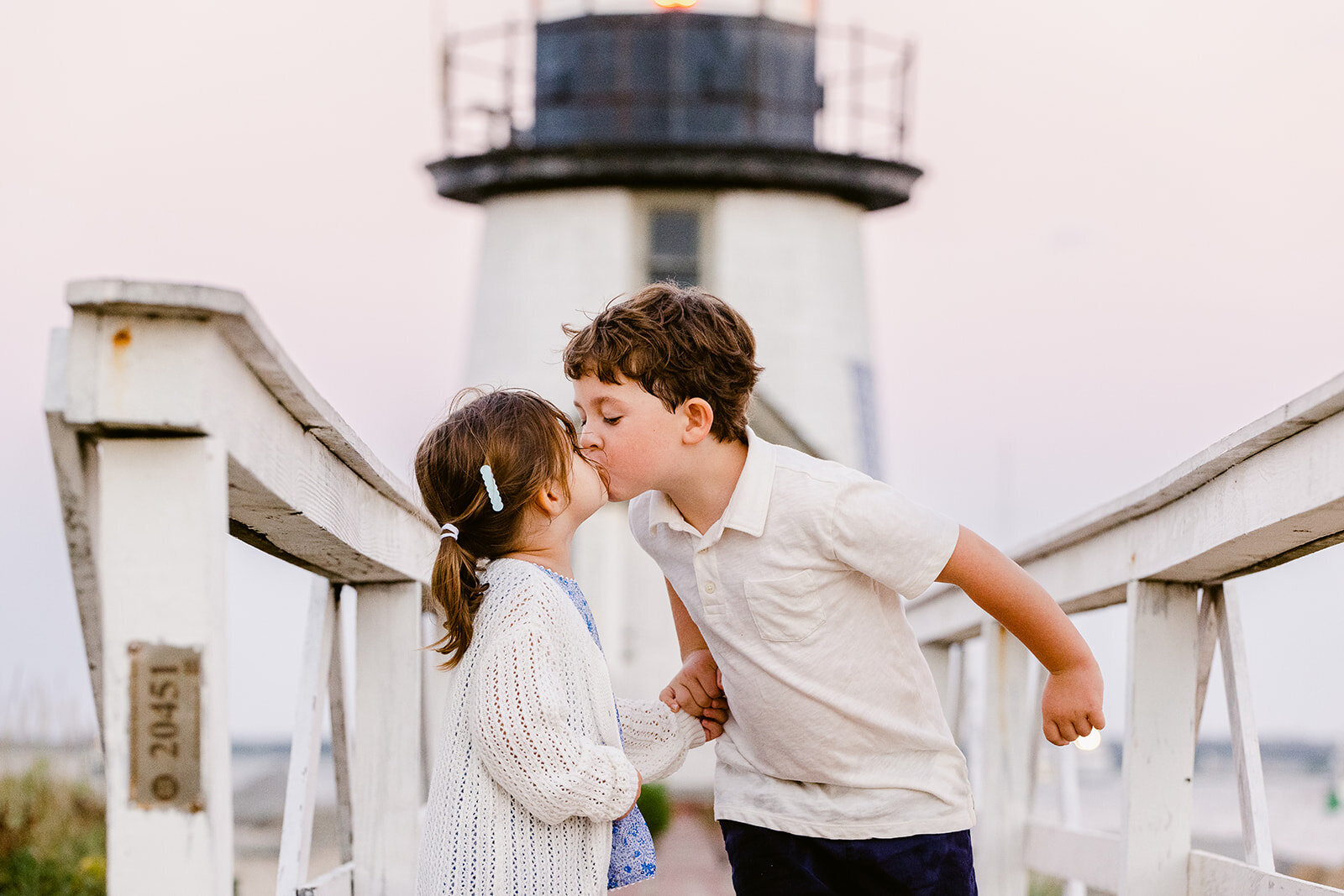 siblings kissing at Brant Point LIghthouse