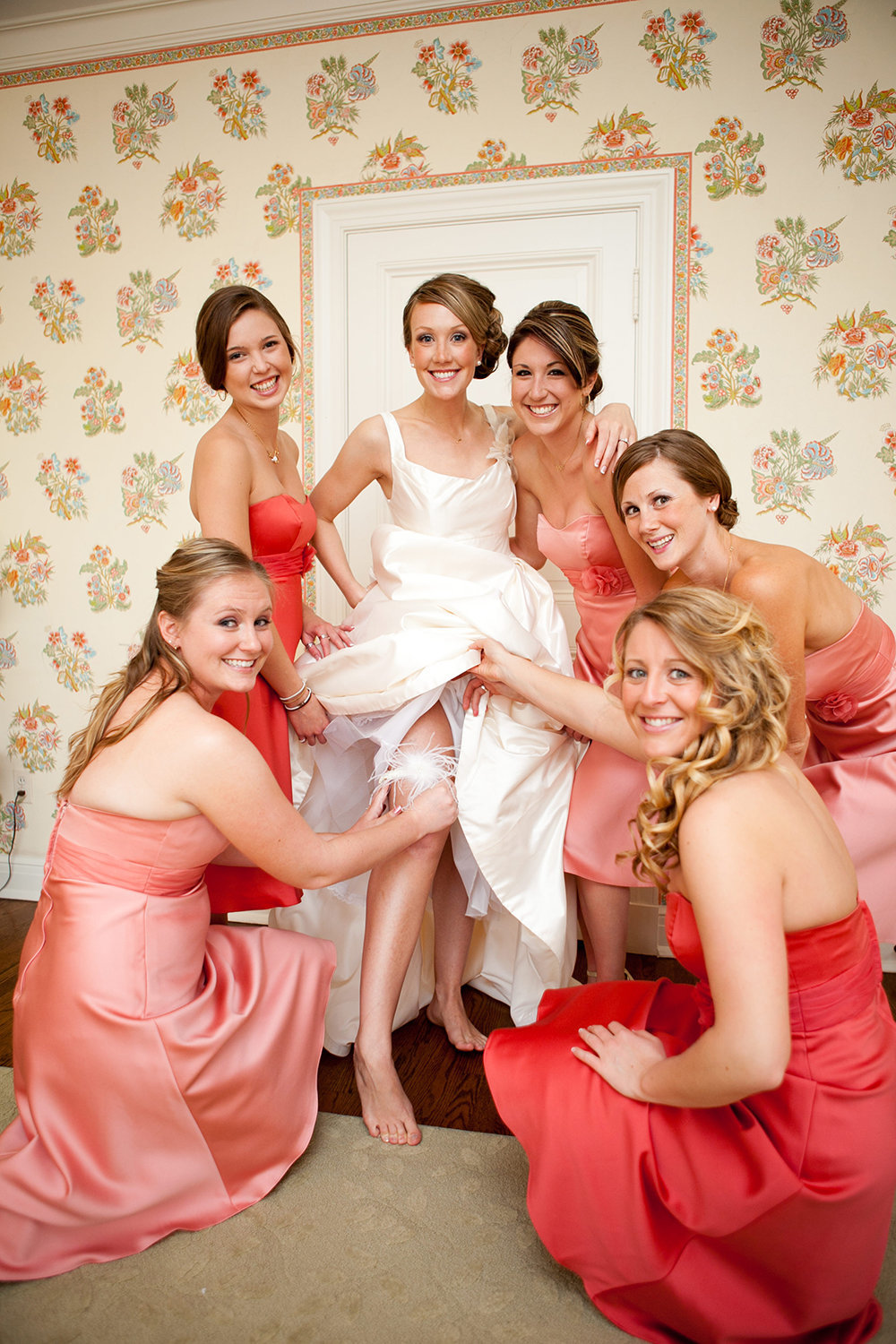bride getting ready with bridesmaids at darlington house