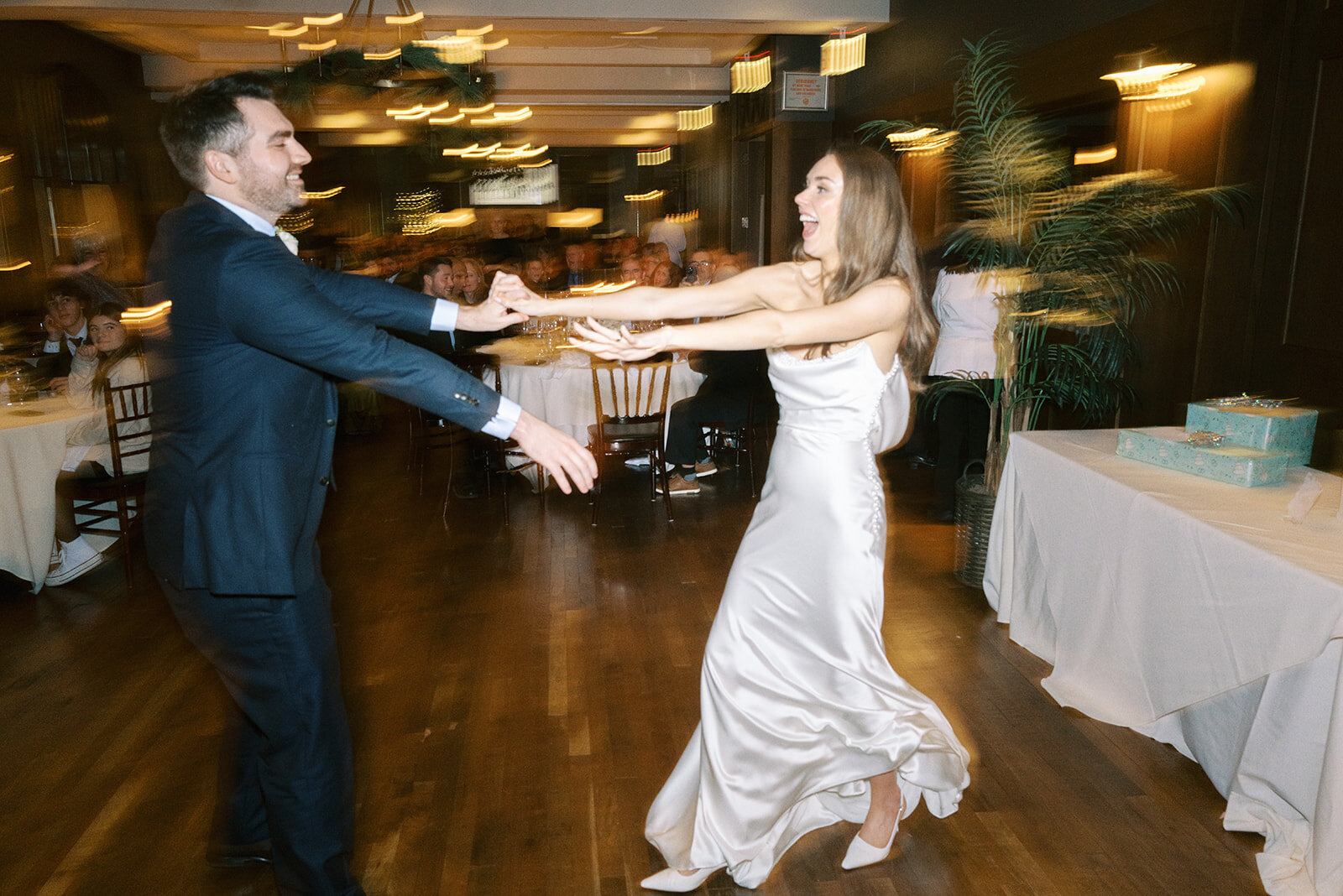 Chicago_Wedding_Photographer_LaurenPage23-141