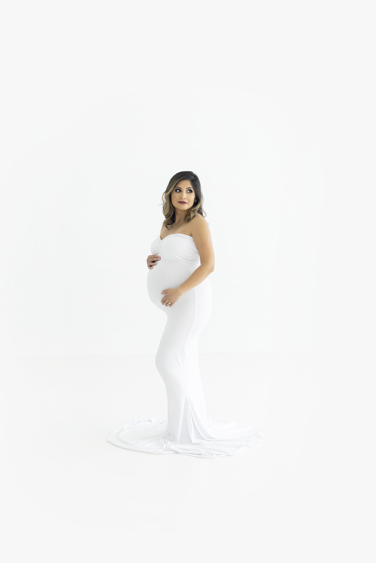 White on White maternity photograph, a Dallas maternity photographer.