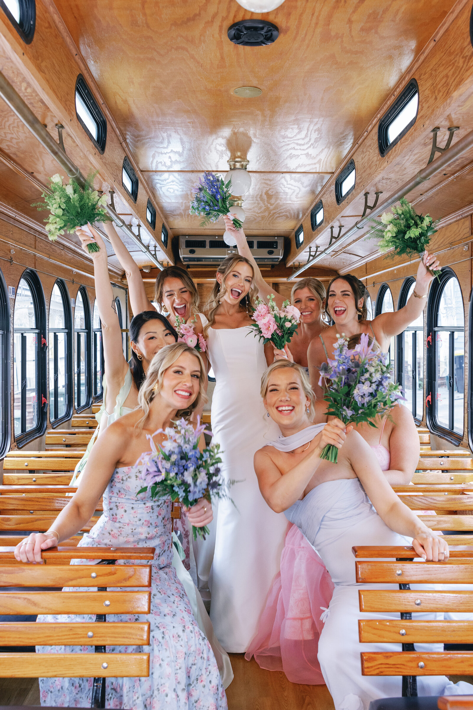 savannah-trolley-wedding