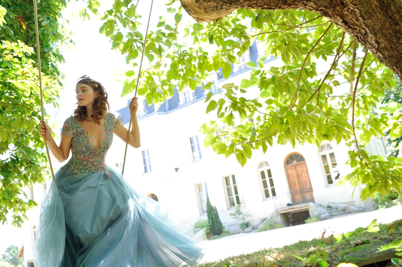 Blue-embroidered-tulle-wedding-dress-JoanneFlemingDesign-BruceSmithPhoto (9)