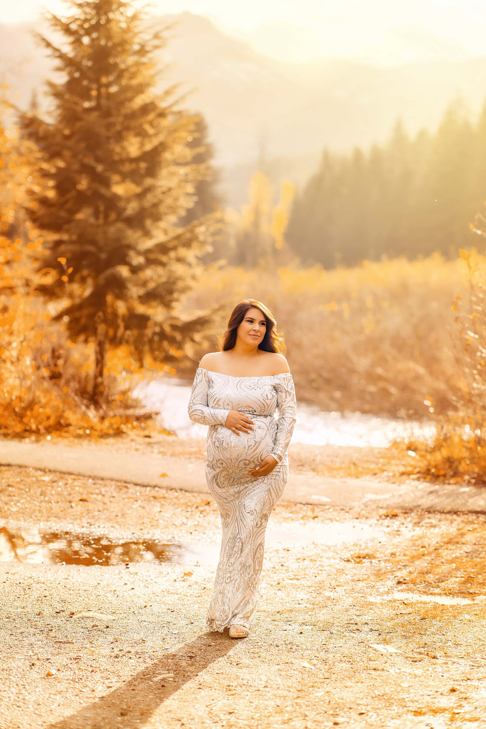 Fall-Maternity-Session-Gold-Creek-Pond
