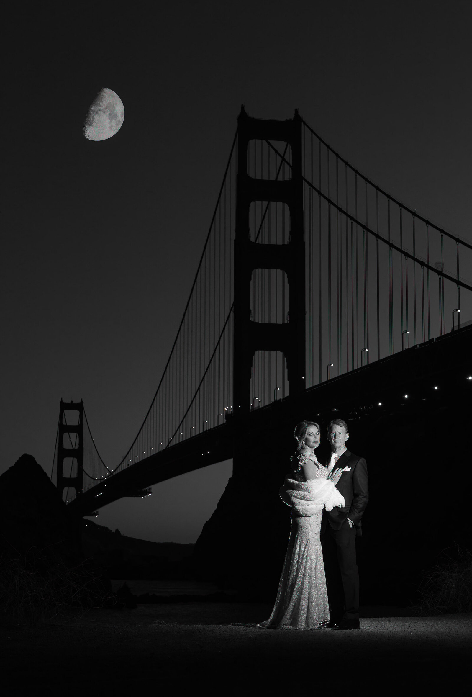 golden-gate-bridge-nighttime-bride-groom-sky--2