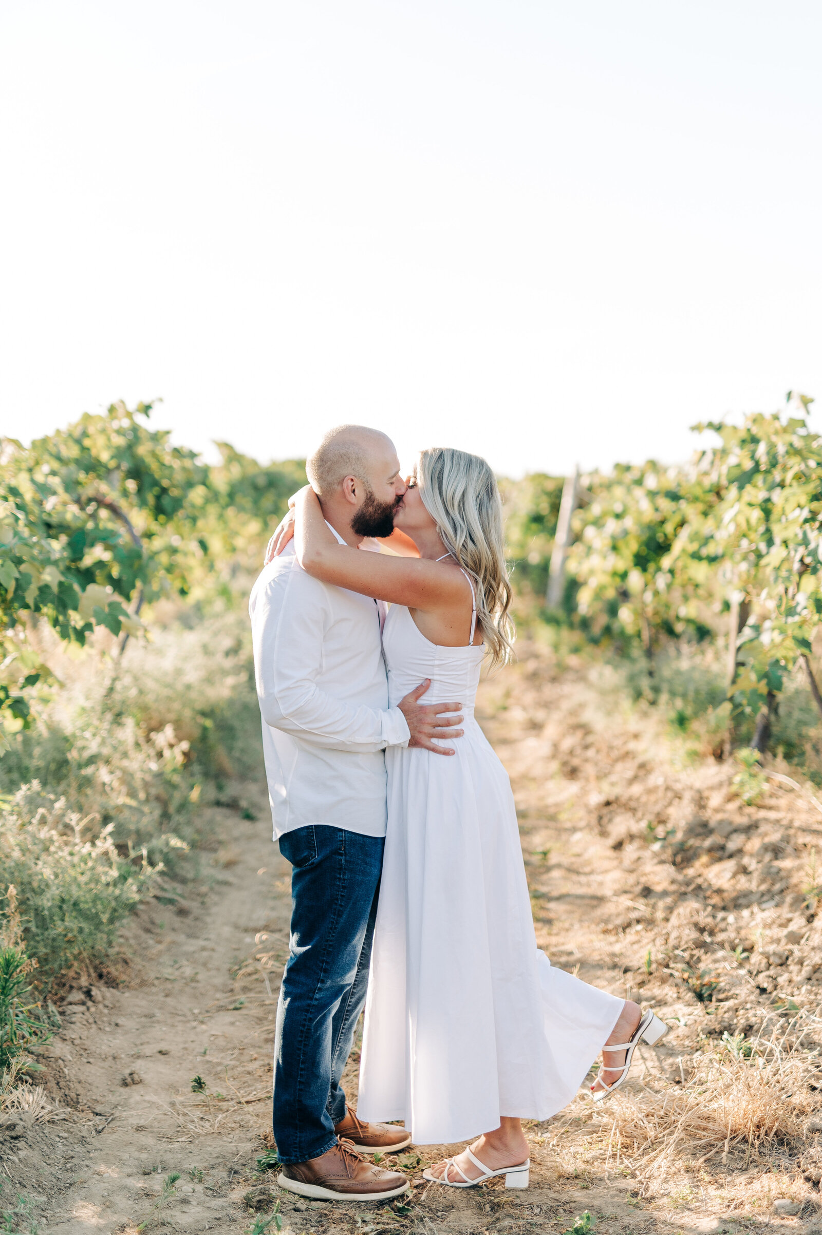 quincy cellars vineyard engagement session during summer