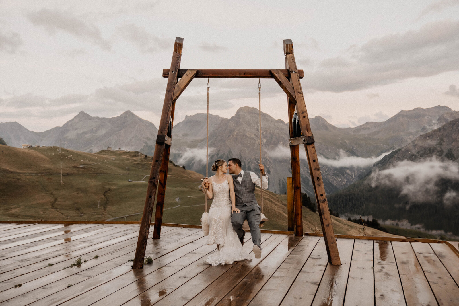 Hochzeitsfotos-Bündnerland-Hochzeitsshooting-in-den-Bergen-authentische-Hochzeitsfotos-natürliche-Hochzeitsfotos-Hochzeitsfotograf-professionelle-Hochzeitsfotos-Schweiz-Stories-by-Jane88
