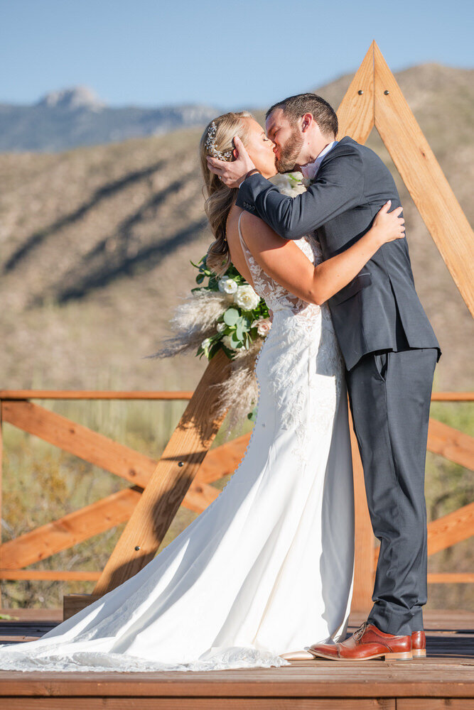 barn-wedding-at-Tanque-Verde-Ranch-in-Tucson-Christy-Hunter-Photography-033