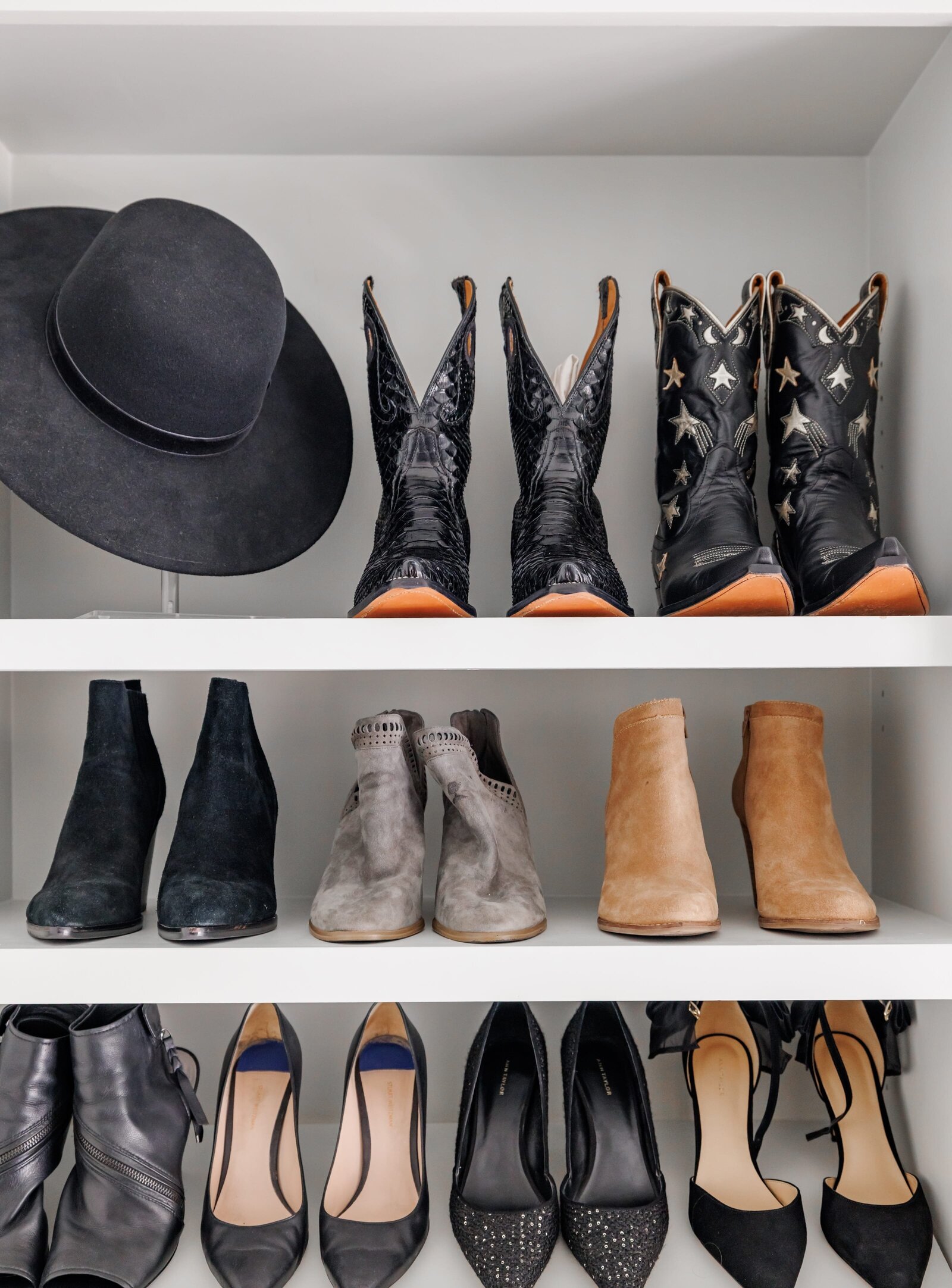 vision and hammer organizing womens closet black hat and shoes