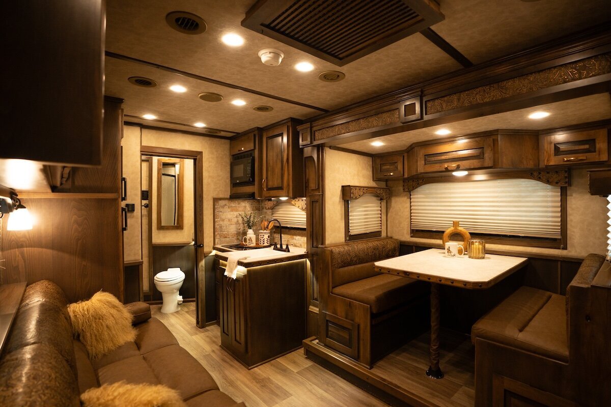 luxury-horse-trailer-59