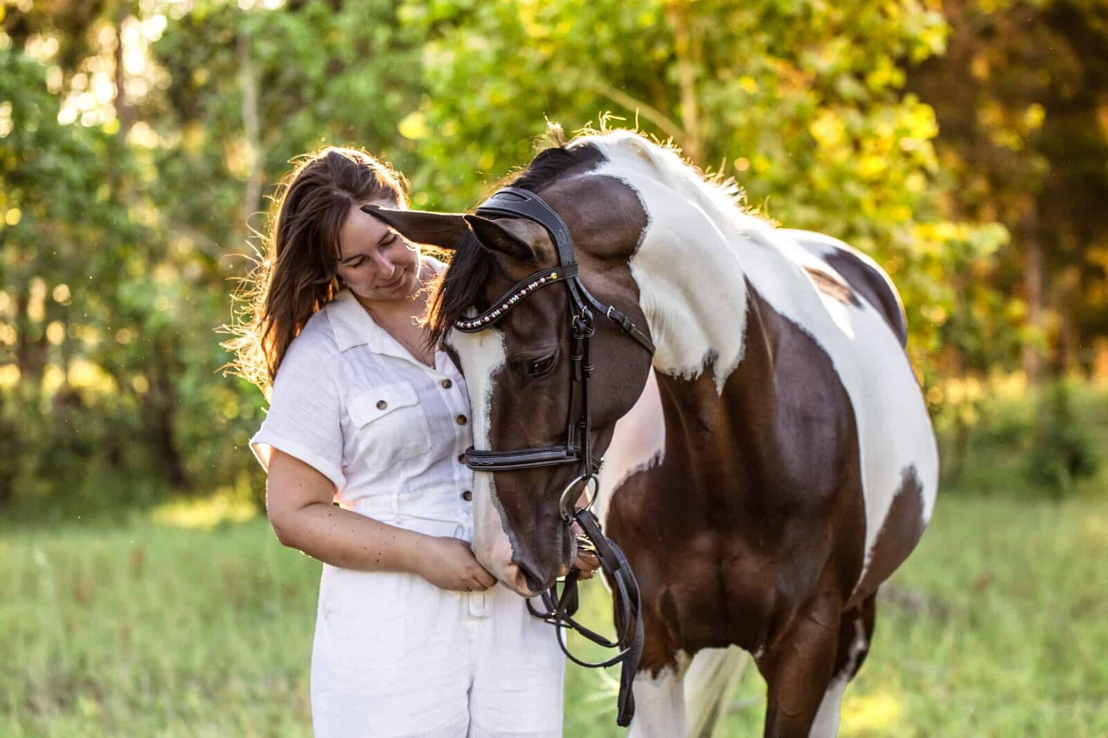 (23)Hawkesbury Equine Photoshoot pinto horse sniffs woman Half Steps Photography