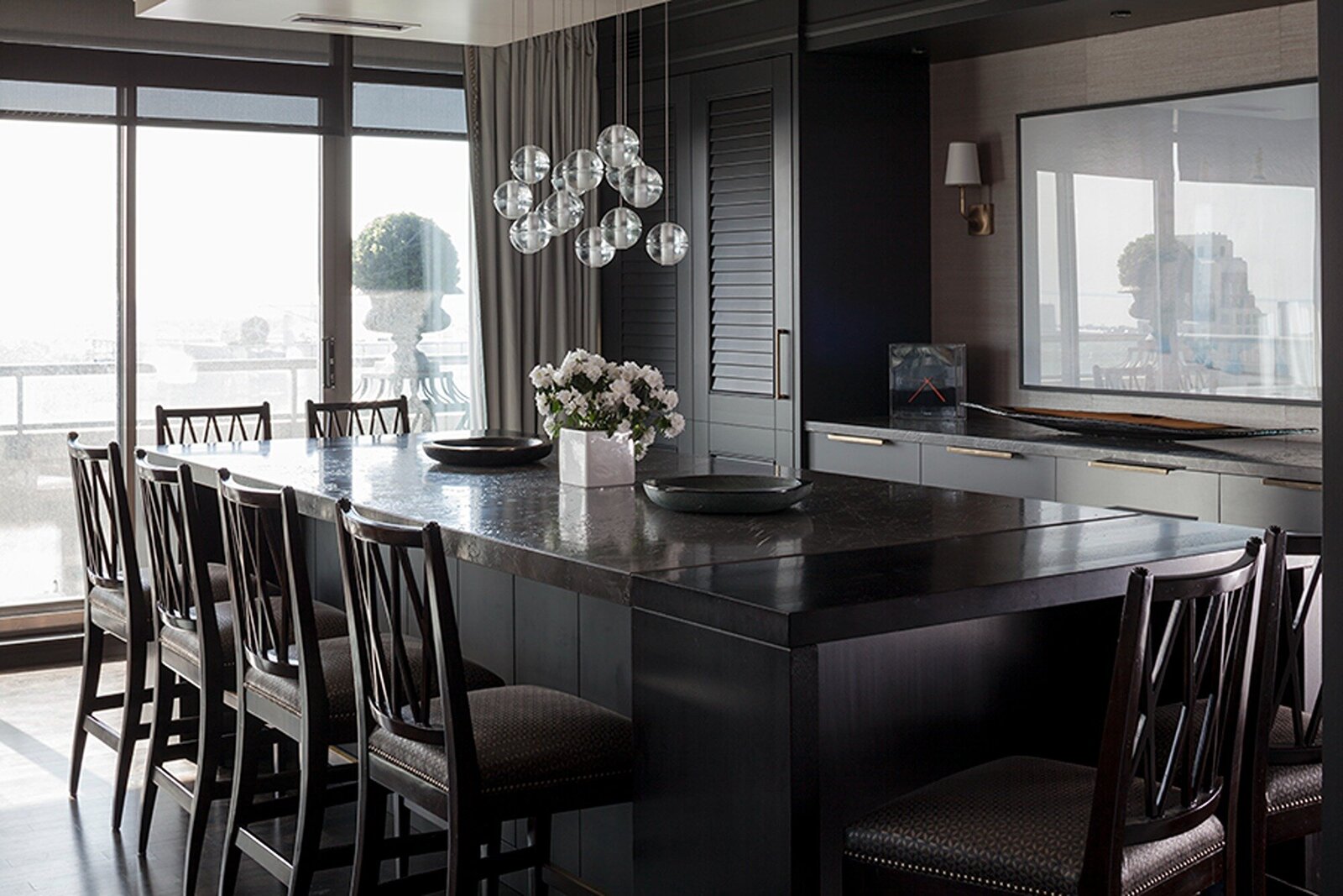Luxurious living room design in Toronto by Kimberley Seldon Interior Design