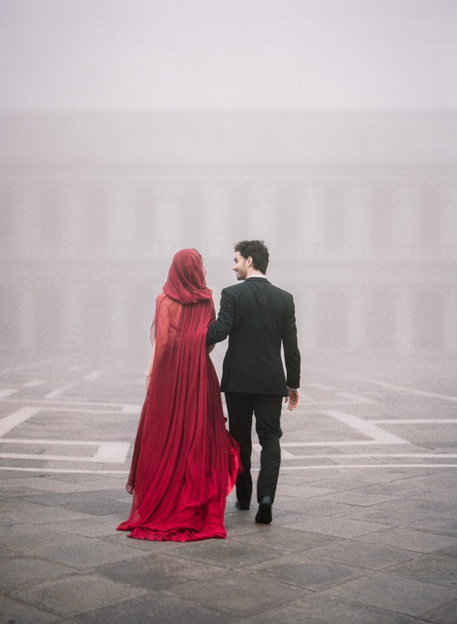 Venice_romantic_elopement_red_dress_JoanneFlemingDesign_Archetype (18)