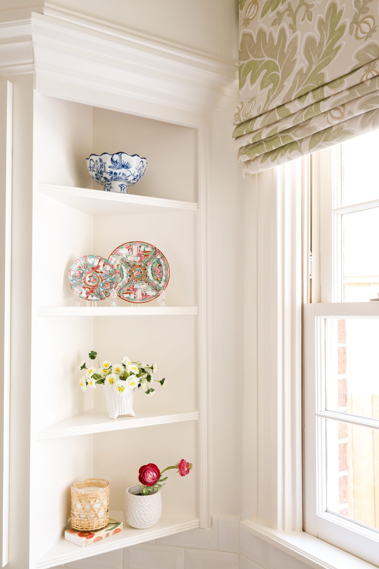 vision and hammer styling corner styting shelf bright and colorful