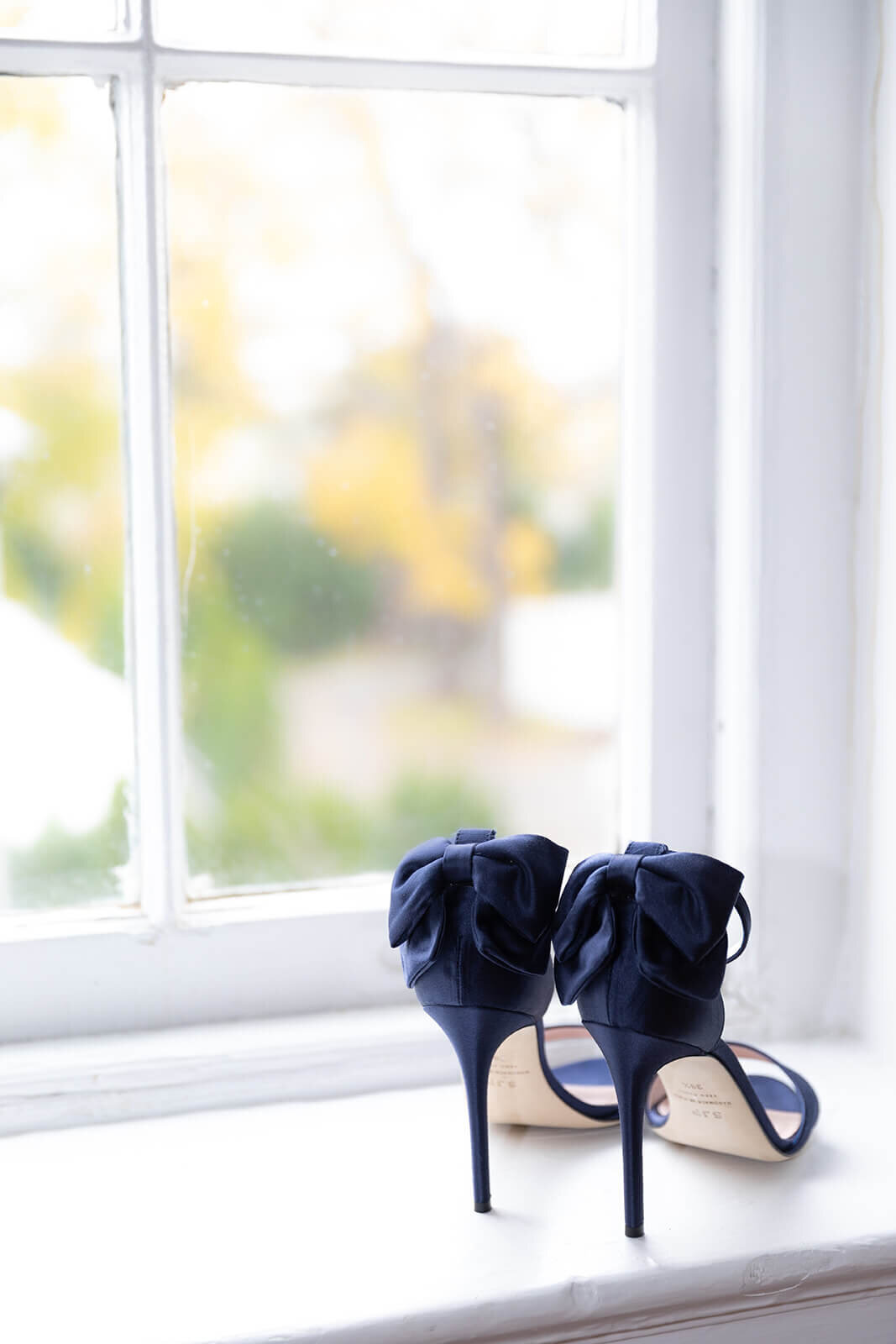blue wedding shoes for fall wedding