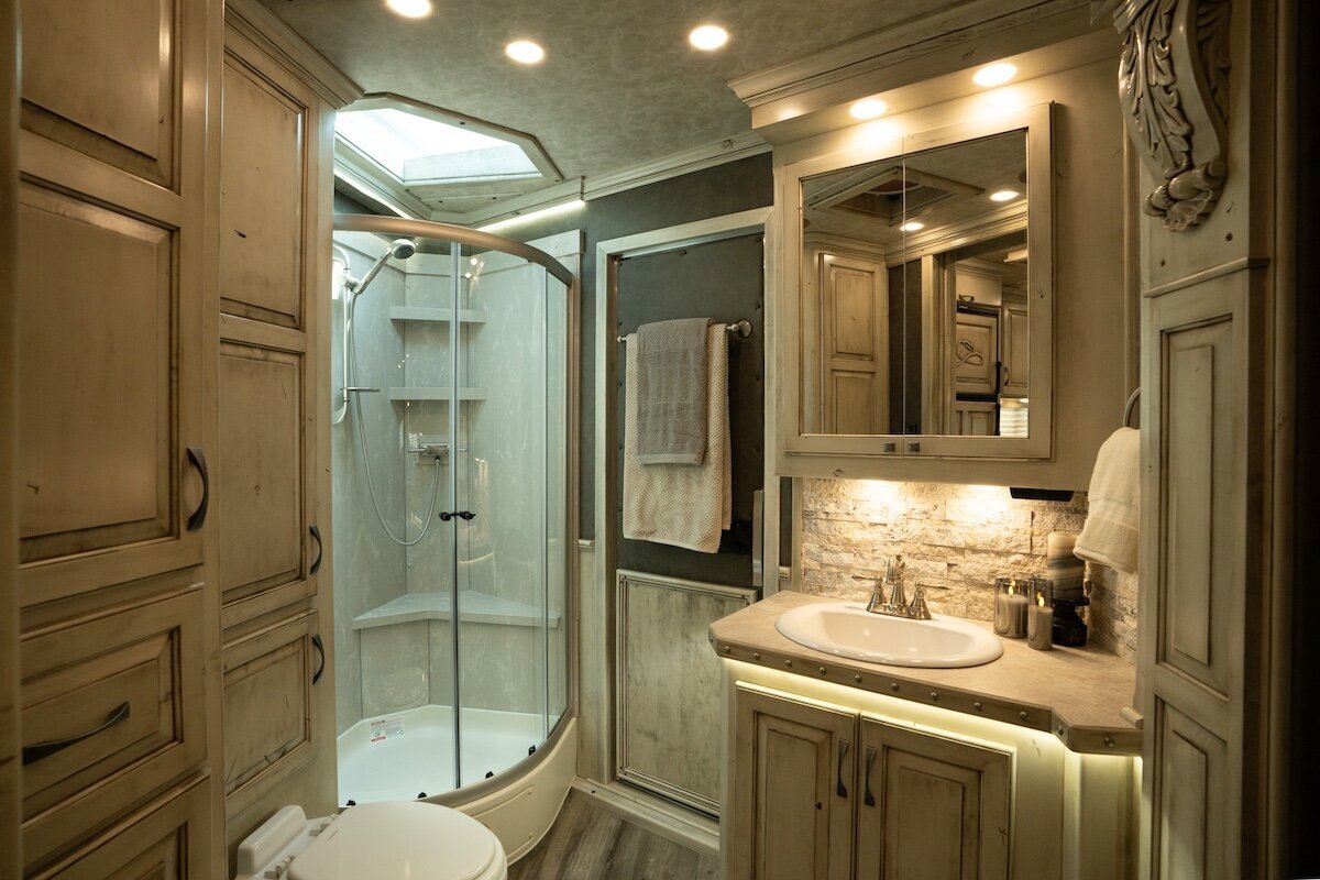 luxury-horse-trailer-35