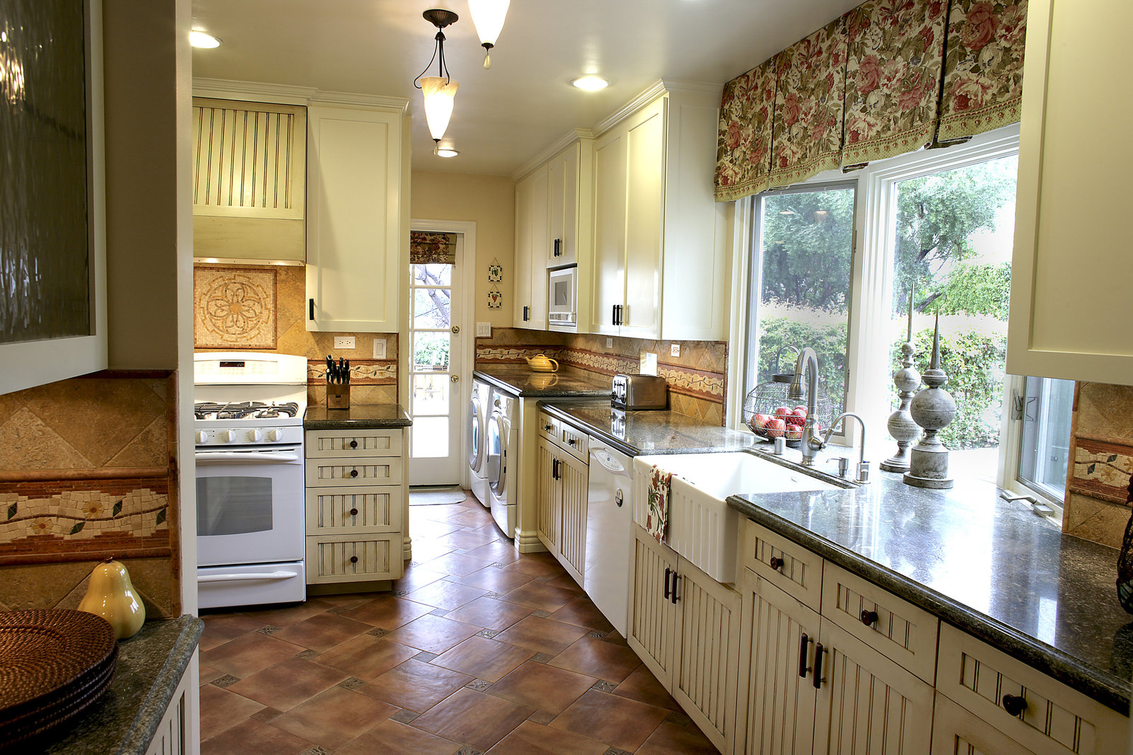 New Country Kitchen Design