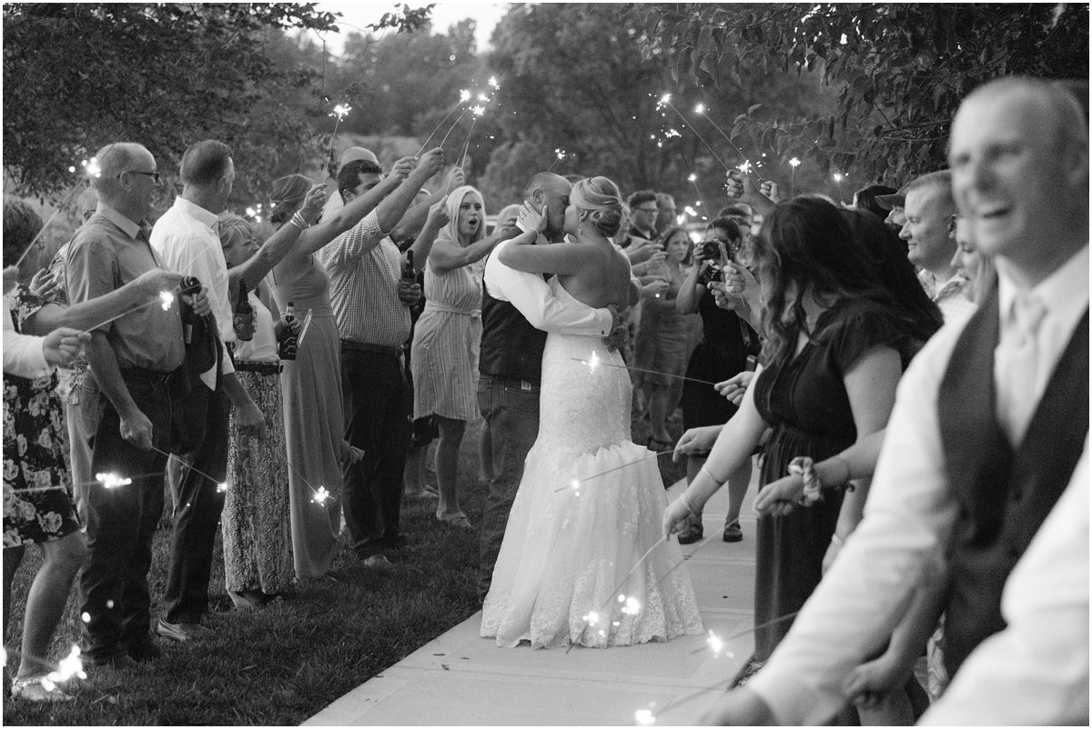 Barn_Wedding_At_Tobacco_Barn_By_Bianca_Beck_Photography_Kansas_City_Wedding_Photographer__0067