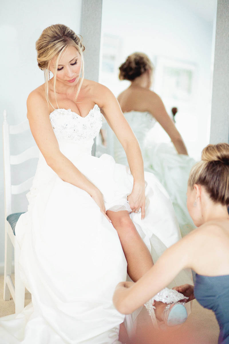 Bride gets ready, Greenville Country Club, Delaware. Kate Timbers Photography.