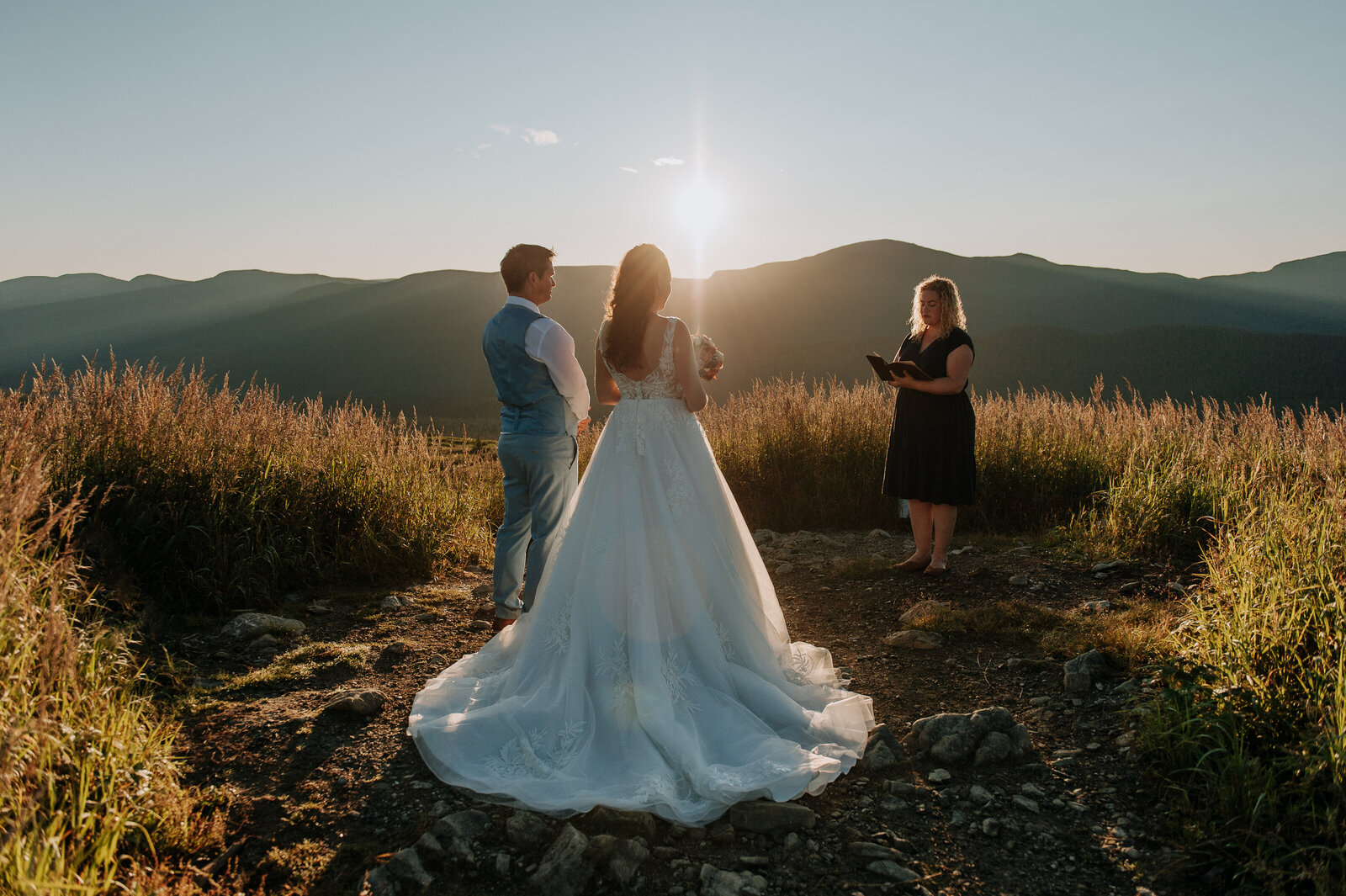 love-is-nord-quebec-célébrant-mariage-intime-elopement-0002
