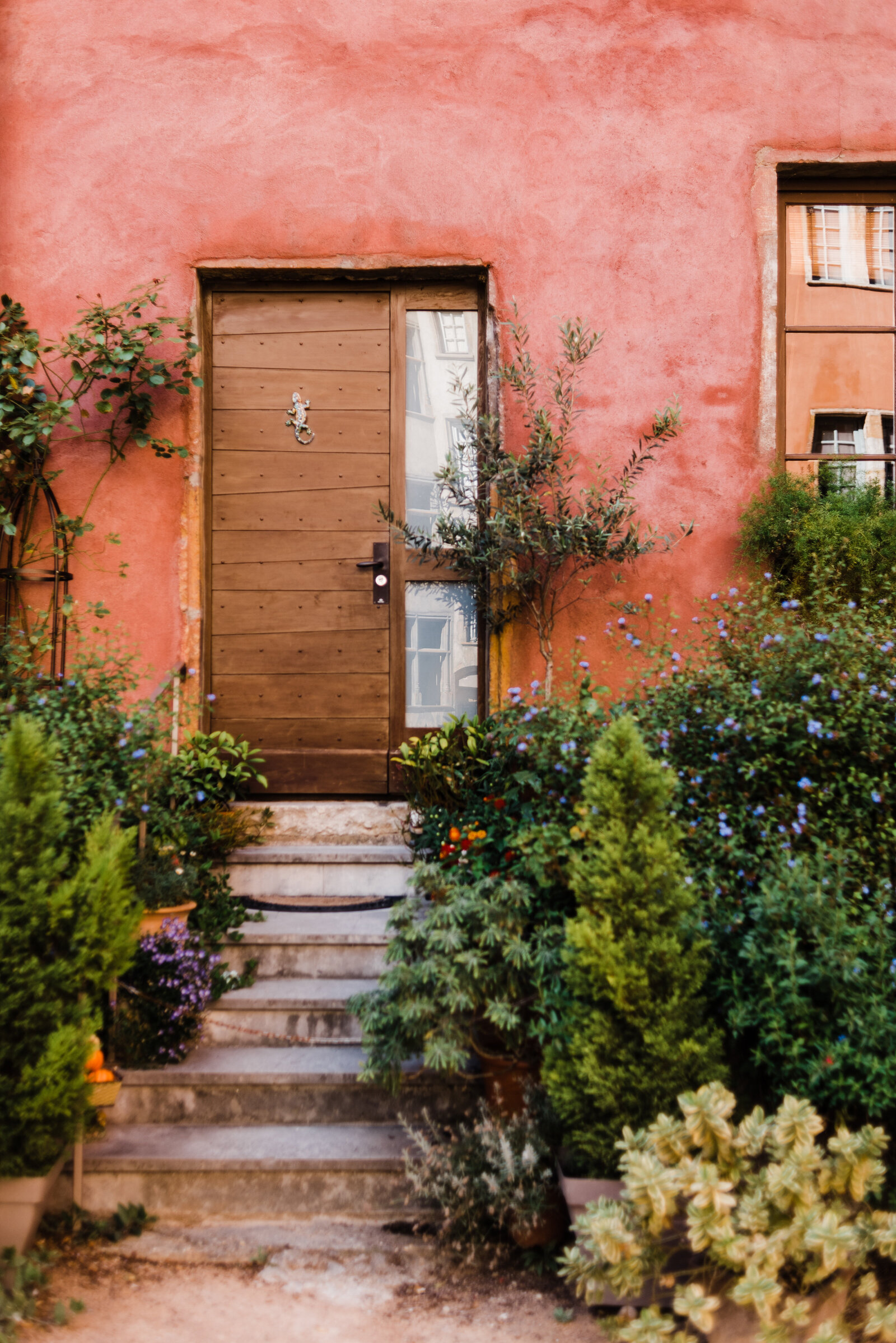 Pink building with a big garden in Lyon, France