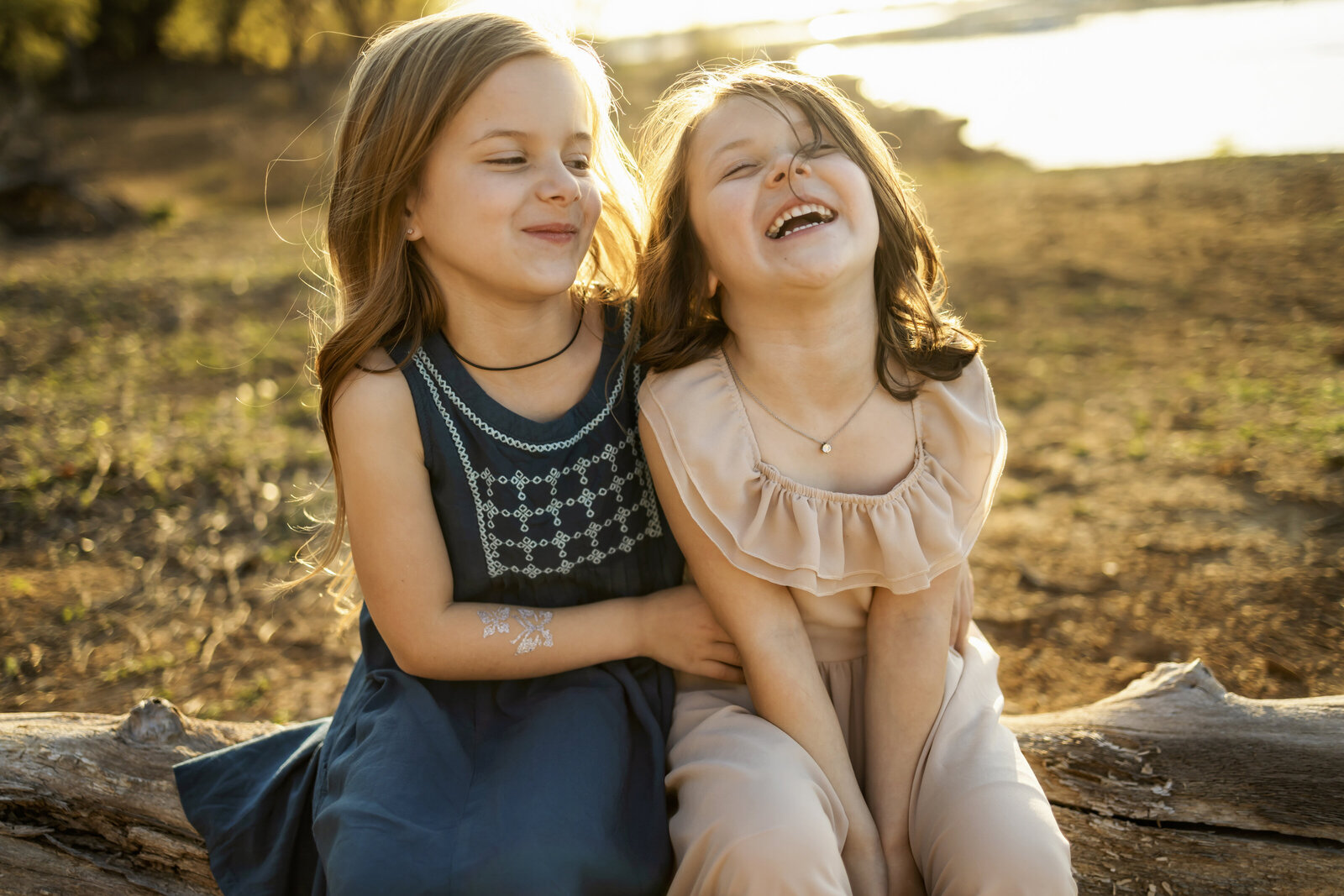 two sisters laugh and play at a session with Anna Roorda Photography