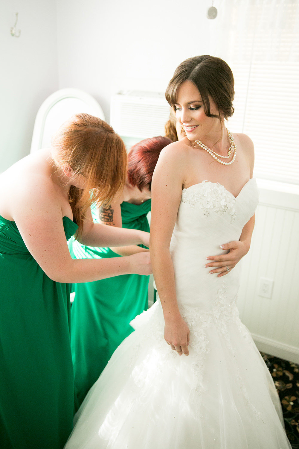 bride getting ready bridesmaids with green dresses