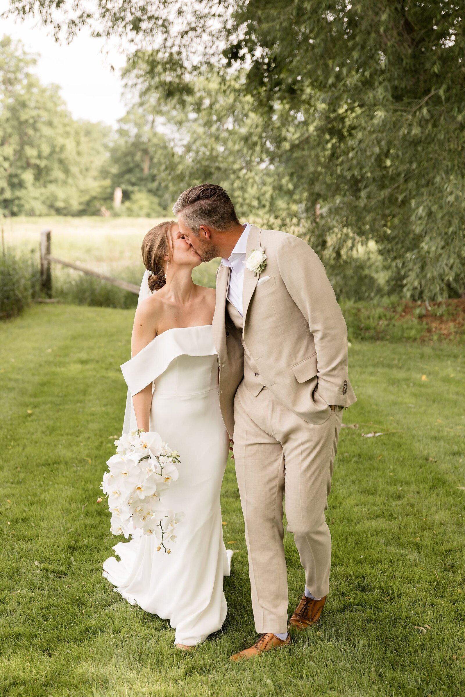 Stephanie and Garrett Wedding Sneak Peeks - Dylan and Sandra Photography -42