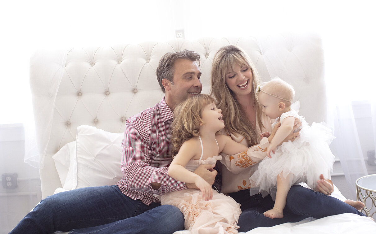 Dallas parents play with children at photography studio.