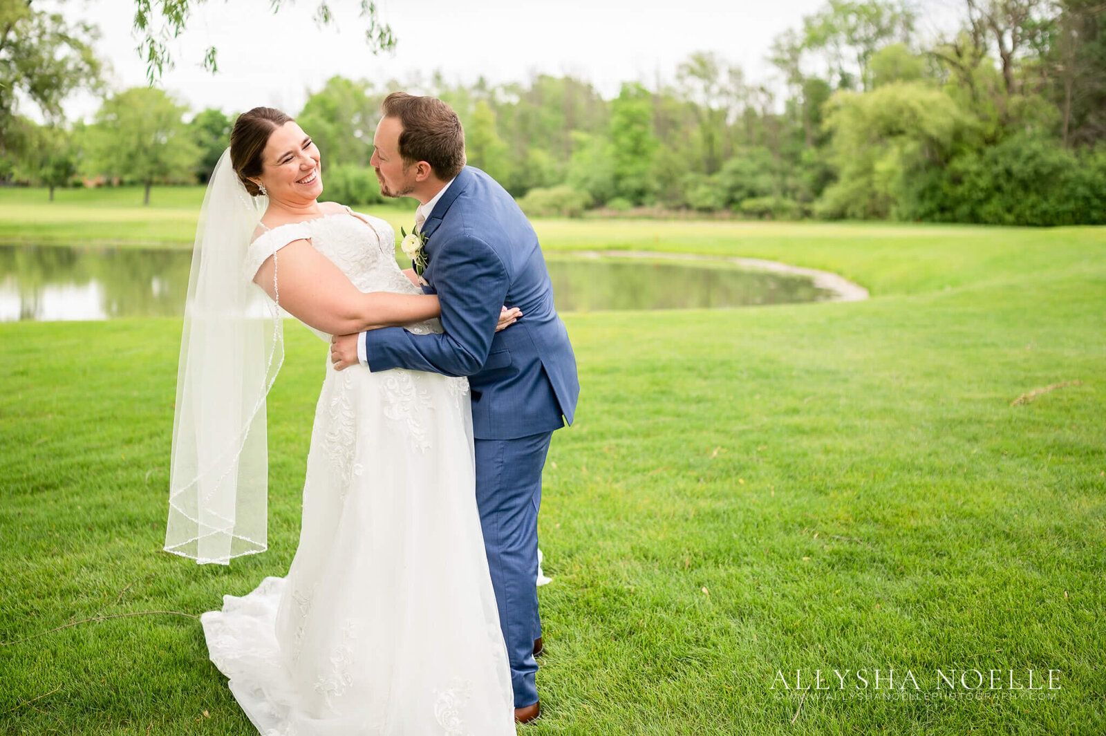 Wedding-at-River-Club-of-Mequon-382